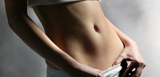 Cesty k plochému břichu bývají různé (ilustrační foto).