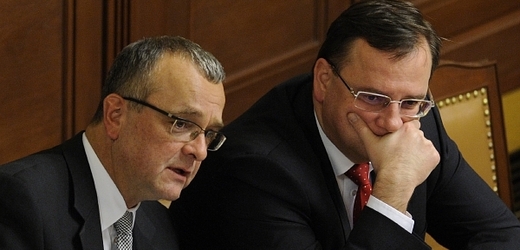 Ministr financí Miroslav Kalousek (TOP 09) a premiér Petr Nečas (ODS).