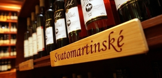 Mladé tuzemské víno se podle tradice otevírá 11. listopadu v 11 hodin na svátek sv. Martina.