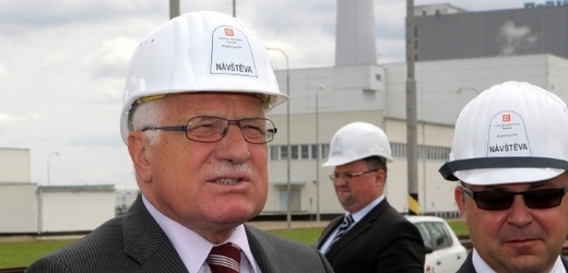 Prezident Klaus v jaderné elektrárně Temelín na místě, kde by měly vyrůst další dva bloky.