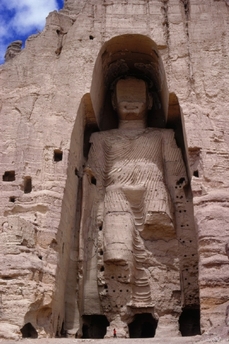 Obří socha Buddhy v afghánském Bámjánu před zničením.