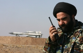 Cílem manévrů je zlepšit koordinaci mezi jednotkami pravidelné íránské armády a islámských revolučních gard.