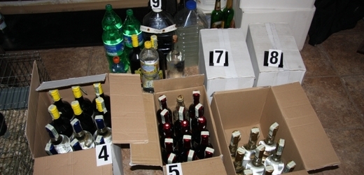 Policie stále nazajistila všechen jedovatý alkohol, který se dostal do oběhu (ilustrační foto).