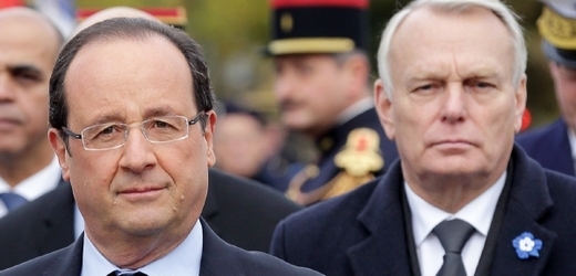 Prezident François Hollande (vlevo) a premiér Jean-Marc Ayrault.