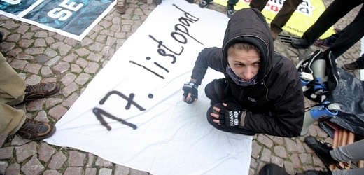Studenti vyhlásili stávkovou pohotovost. Pokud hejtman neodvolá zástupce KSČM ze zastupitelstva, vyjdou 17. listopadu do ulic (ilustrační foto). 