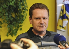 Současný primátor Zlína, Miroslav Adámek hodlá předložit zastupitelstvu návrh na zrušení Janečkova mandátu.