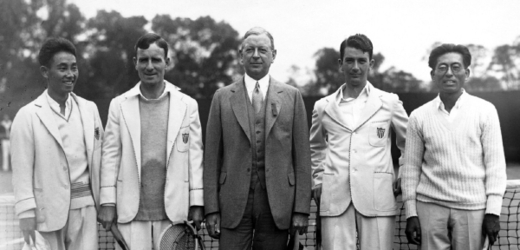 Dwight Filley Davis (uprostřed), zakladatel slavného Davis Cupu.
