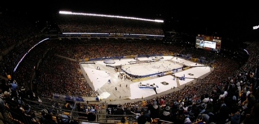 Takto se hrálo pod širým nebem NHL v Pittsburghu.
