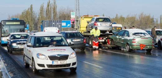 Hromadná nehoda komplikovala dopravu v Ostravě (ilustrační foto).