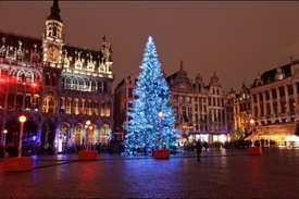 Tradiční vánoční strom z let minulých prý Bruselu sluší lépe.