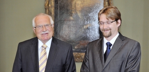 Prezident Václav Klaus (vlevo) považuje Pavla Dobeše za úspěšného ministra dopravy.