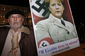 Protestní plakáty s nacistickou tematikou nejsou v Řecku ničím vzácným.