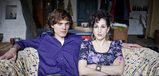 Všestranný hudebník Thom Herian s partnerkou Klárou Vytiskovou.