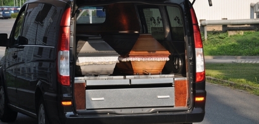 Pracovníci německých pohřebních ústavů se nezastaví před ničím (ilustrační foto).