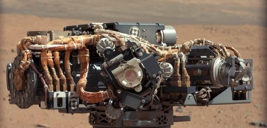 Hlavním úkolem sondy Curiosity na Marsu je najít stopy mimozemského života.