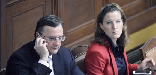 Premiér Petr Nečas a vicepremiérka Karolína Peake.