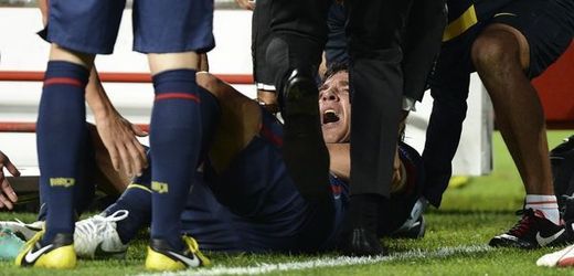 Carles Puyol se zranil v zápase s Benficou Lisabon.