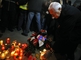 Prezident Václav Klaus zapálil u památníku svíci.