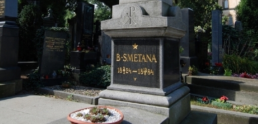 Smetanova hrobka na vyšehradském Slavíně.