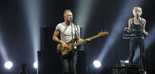 Sting na letošním koncertu v O2 areně.