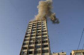 Výbuch v lokální televizní stanici al-Aqsa v Gaze.