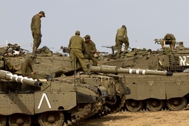 Izraelští vojáci jsou připraveni jít do války.