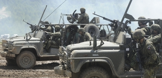 Voják byl v prostoru vysazen z vojenského vozidla (ilustrační foto).