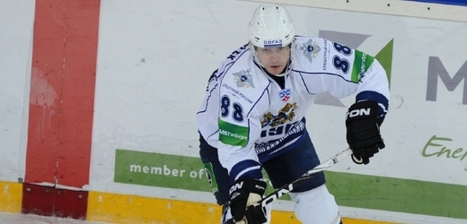 Dvěma góly a jednou asistencí pomohl český útočník Jakub Petružálek k výhře hokejistů Chabarovsku 5:1 nad Novokuzněckem. 