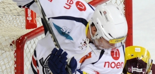 Hokejový útočník Radek Duda předčasně končí v angažmá v extraligovém Chomutově.