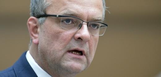 Ministr Kalousek si pohoršil o tři příčky.
