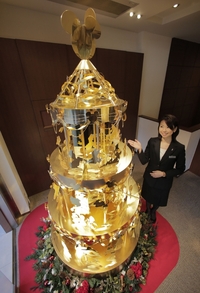 Zlatý vánoční strom v Tokiu.