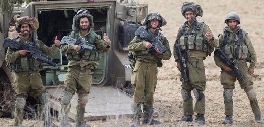 Mluvčí izraelské armády uvedl, že se "Palestinci pokusili infiltrovat do Izraele a vojáci reagovali střelbou do vzduchu".