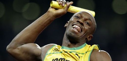 Atlet Usain Bolt při olympijské štafetě.