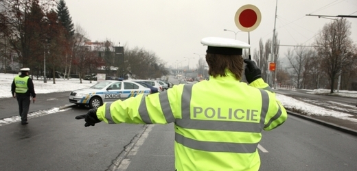 Policie uzavřela dálnici D8 (ilustrační foto).