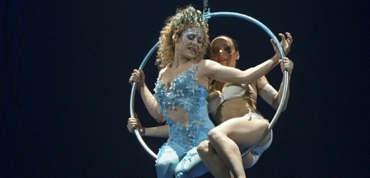 Akrobatky ze sdružení Cirque du Soleil.