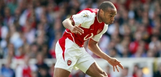 Thierry Henry v dobách své největší slávy v dresu Arsenalu.