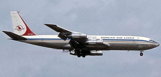 Boeing 707 v barvách Korejských aerolinií. 