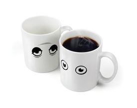 Wake-Up ukazuje, co čeká po vypití hrnku kávy i váš obličej.