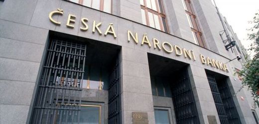 Česká národní banka rozdávala pokuty.