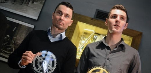 Olympijský vítěz Jaroslav Kulhavý (vpravo) a úspěšný paralympionik Jiří Ježek.