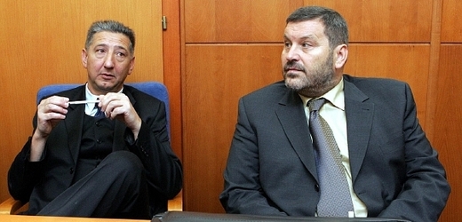 Odsouzený Alexandr Novák (vpravo) s obhájcem.