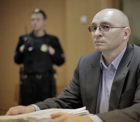 Dmitrij Kratov, zástupce ředitele věznice, kde Magnitskij zemřel, byl obviněn z nedbalosti.