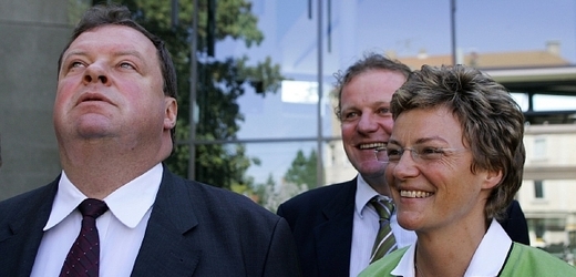 Bavorská europoslankyně Monika Hohlmeierová (vpravo) na snímku se svým bratrem Maxem Straussem (vlevo).