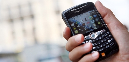Mobilní telefon Blackberry.