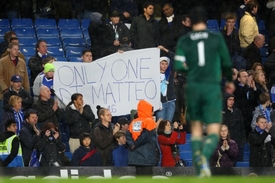Fanoušci Chelsea dávali opět najevo svou podporu bývalému trenérovi.