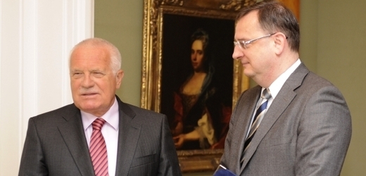 Premiér Petr Nečas na schůzce s prezidentem Václavem Klausem.