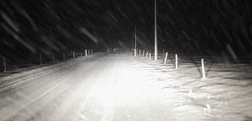 V Ústeckém kraji byla kvůli čtvrtečnímu sněžení uzavřena silnice I/7 mezi Chomutovem a Horou Svatého Šebestiána (ilustrační foto).