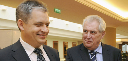 Jiří Dienstbier (vlevo) a Miloš Zeman.