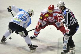 Plzeň porazila Třinec na jeho ledě po samostatných nájezdech.