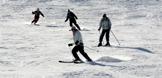 Ve většině českých lyžařských středisek se od tohoto týdne chystají na začátek sezony.